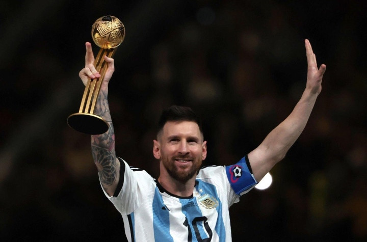 Báo Anh bầu Messi xuất sắc nhất thế giới, vượt xa Ronaldo